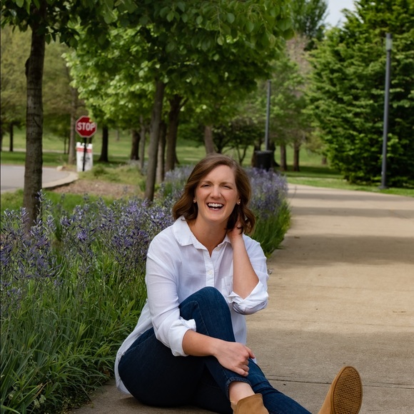 Meet your Posher, Tori - Picture 2 of 3